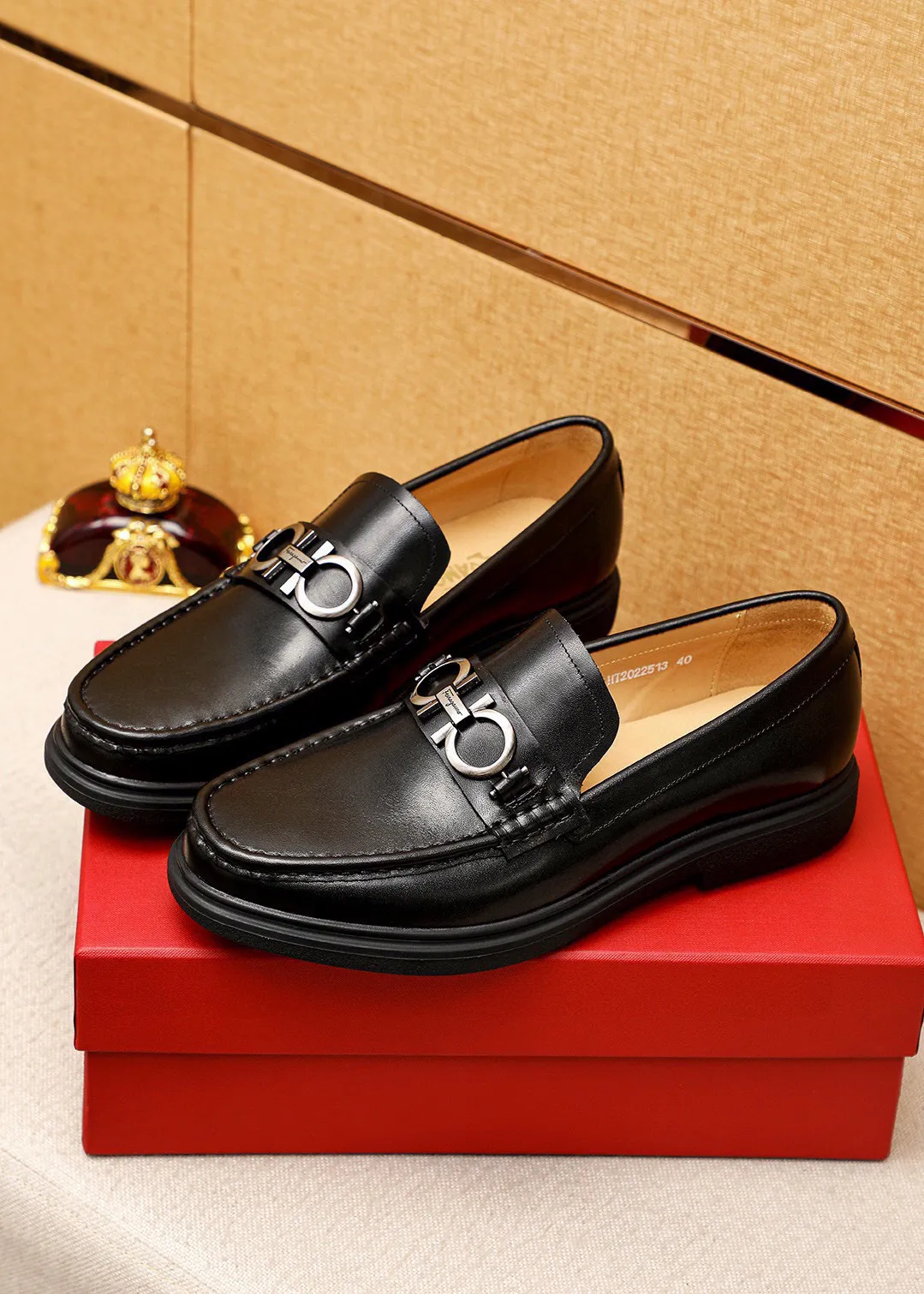 Men's shoes 💰460 💐 Product trademark: Ferragamo "Ferragamo" casual leather shoes Regular size: 38-44 (45🉑️customized) Product materials: Selected imported first-layer calfskin upper + luxury hardware buckle, imported water-dyed cow leather lining. Strong three-dimensional visual effect, rubber outsole Color: 1⃣️color optional
